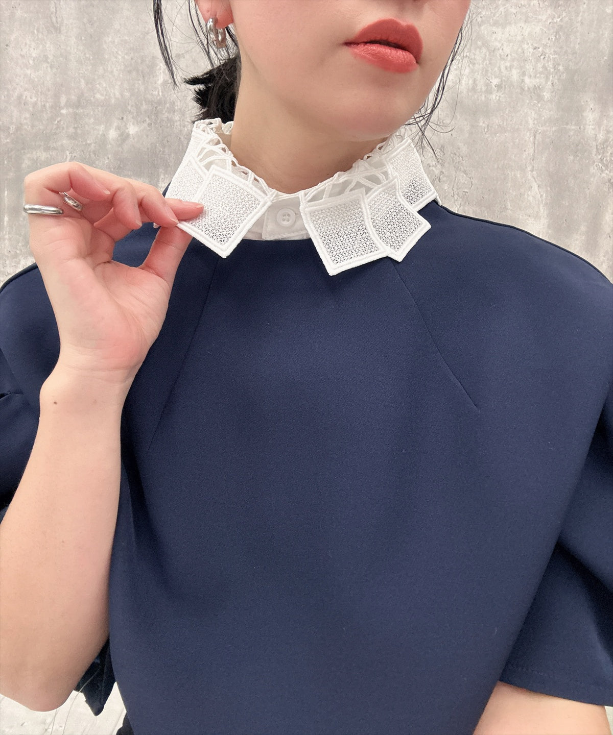 square pattern false collar