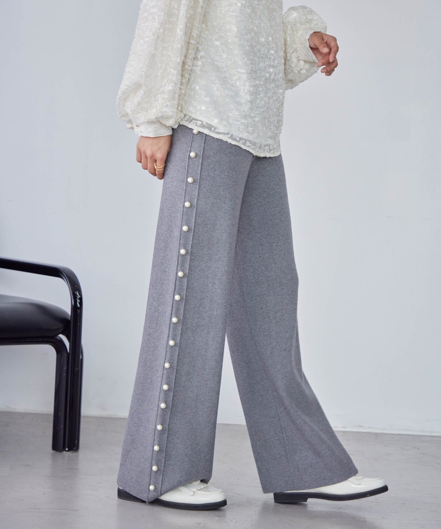 knit pants with side pearls