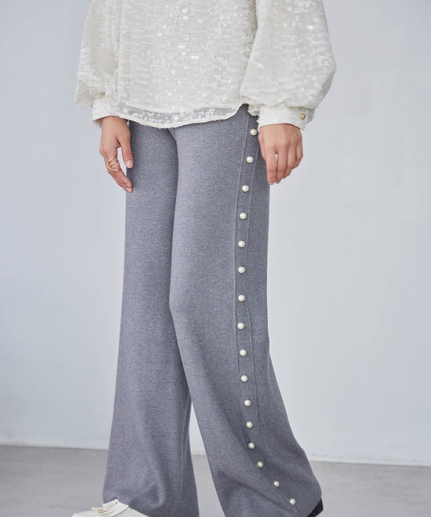 knit pants with side pearls