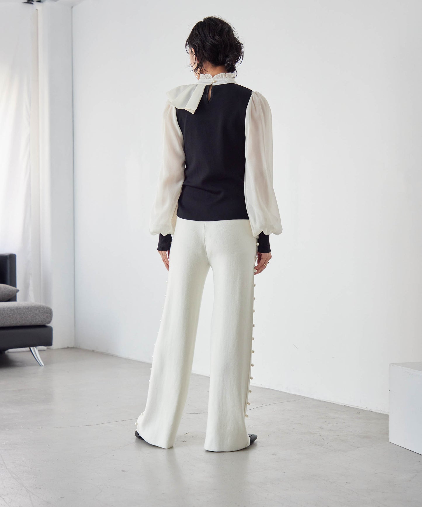 knit pants with side pearls