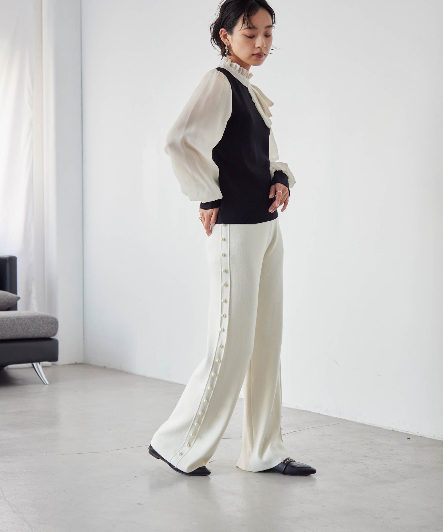 knit pants with side pearls