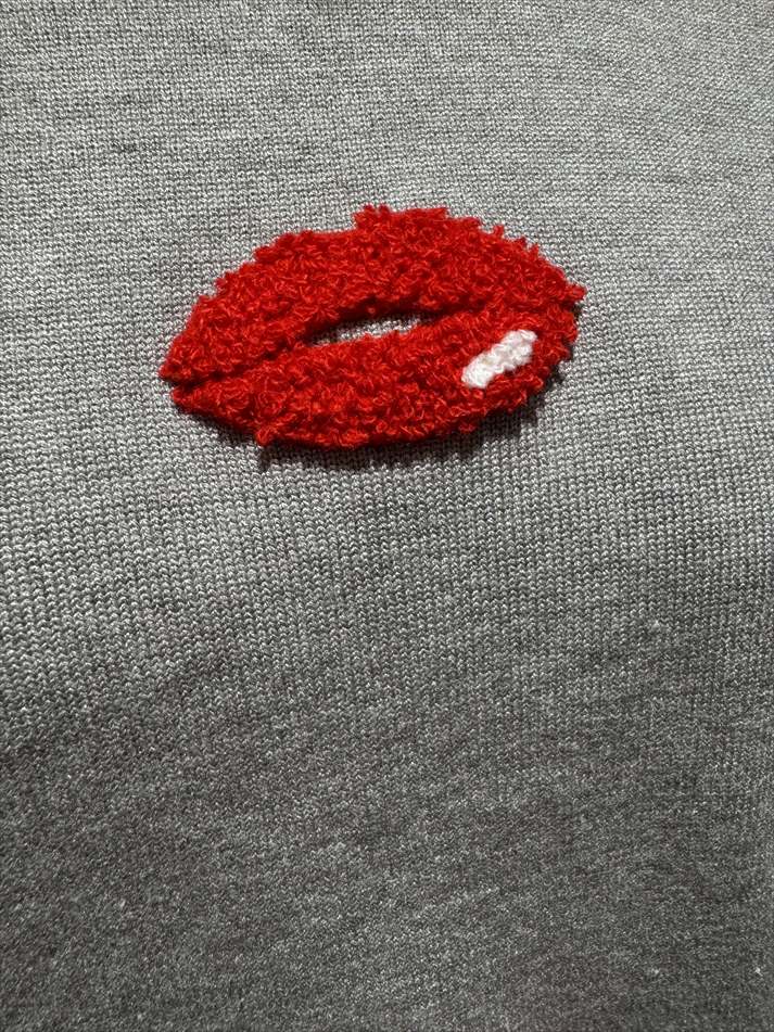 three dimensional lips knit