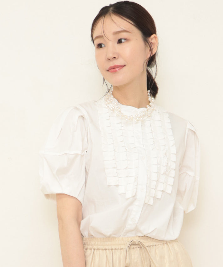 puff sleeves with tack blouse
