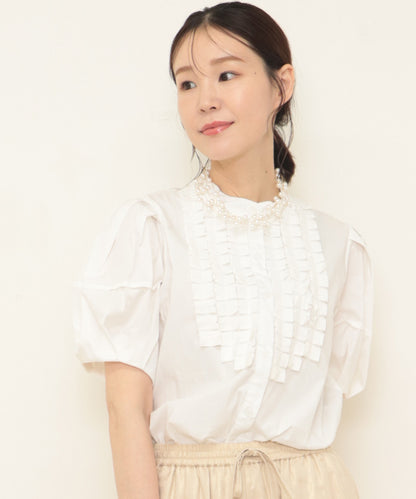 puff sleeves with tack blouse