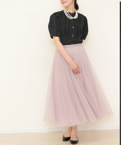 puff sleeves with tack blouse
