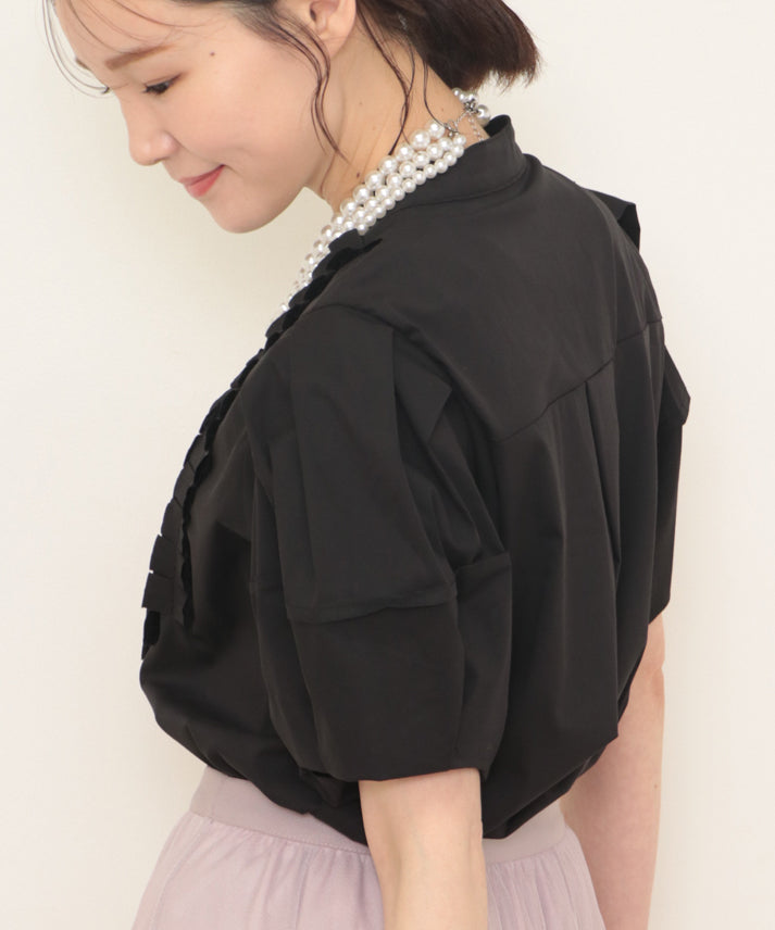 puff sleeves with tack blouse