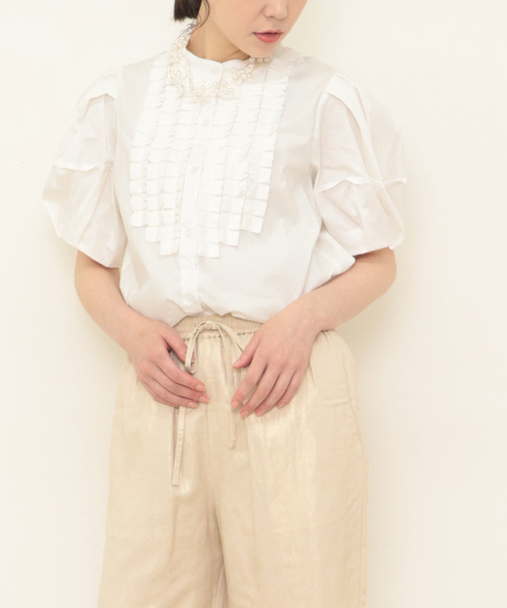 puff sleeves with tack blouse