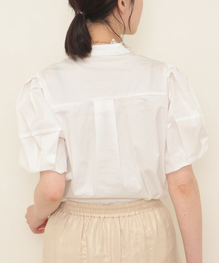 puff sleeves with tack blouse