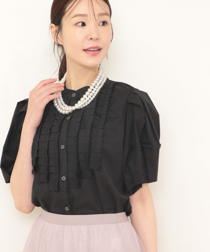 puff sleeves with tack blouse