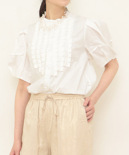 puff sleeves with tack blouse