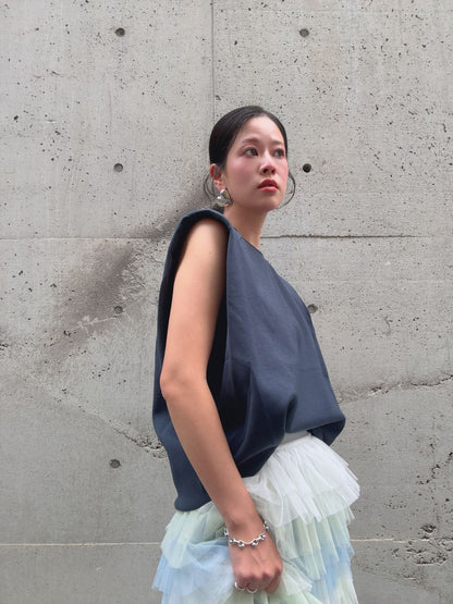 crew neck sleeveless cut and sew (with shoulder pads)