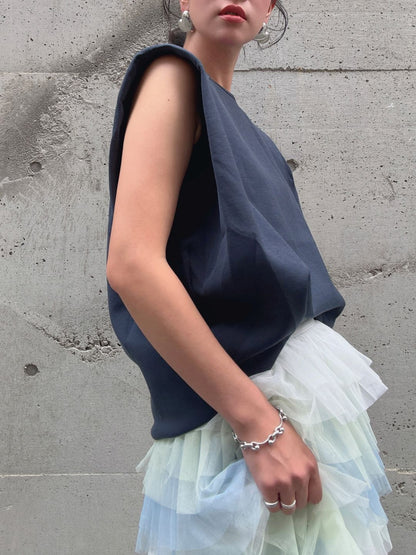 crew neck sleeveless cut and sew (with shoulder pads)
