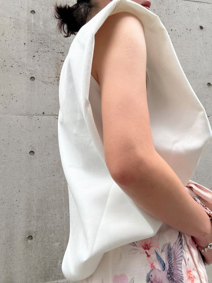 crew neck sleeveless cut and sew (with shoulder pads)