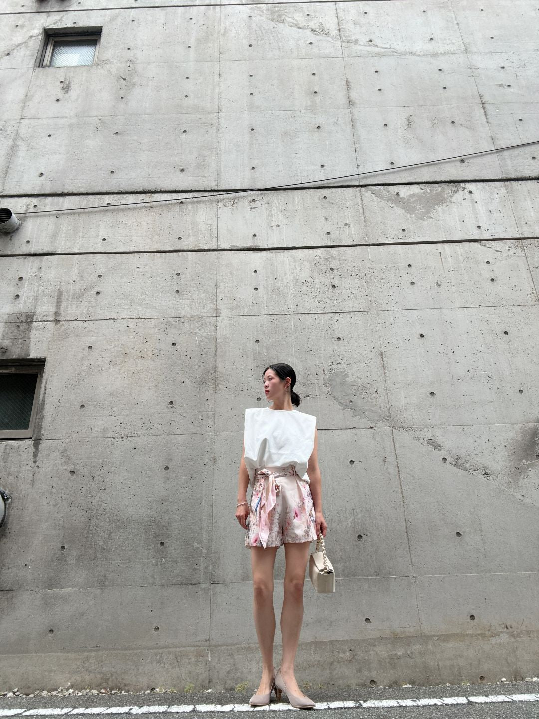 crew neck sleeveless cut and sew (with shoulder pads)