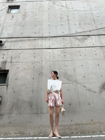 crew neck sleeveless cut and sew (with shoulder pads)