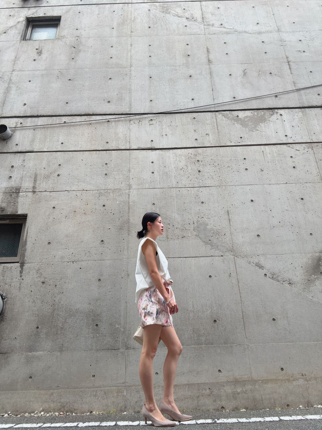 crew neck sleeveless cut and sew (with shoulder pads)