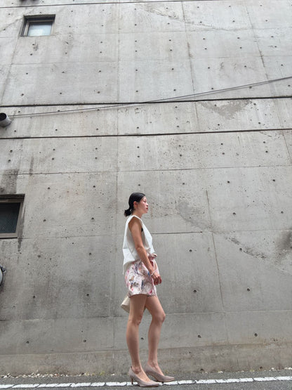 crew neck sleeveless cut and sew (with shoulder pads)