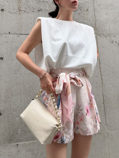 crew neck sleeveless cut and sew (with shoulder pads)