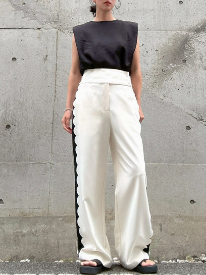 crew neck sleeveless cut and sew (with shoulder pads)