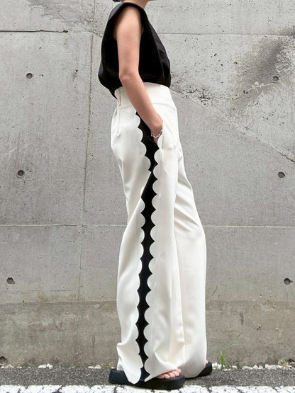 crew neck sleeveless cut and sew (with shoulder pads)