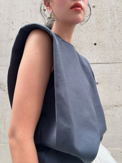 crew neck sleeveless cut and sew (with shoulder pads)