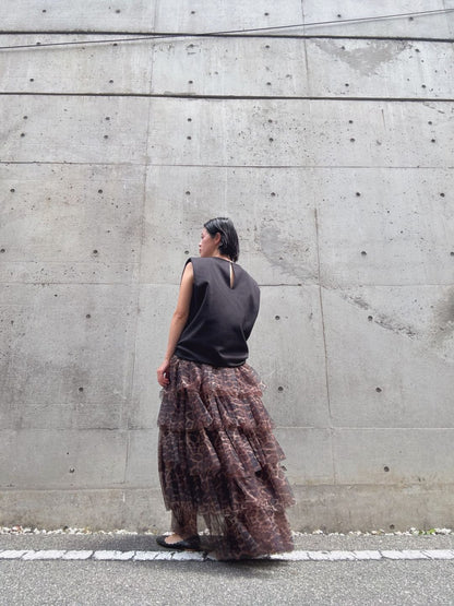 crew neck sleeveless cut and sew (with shoulder pads)