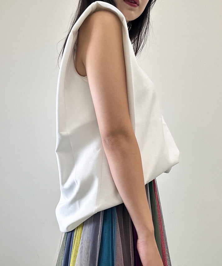 crew neck sleeveless cut and sew (with shoulder pads)