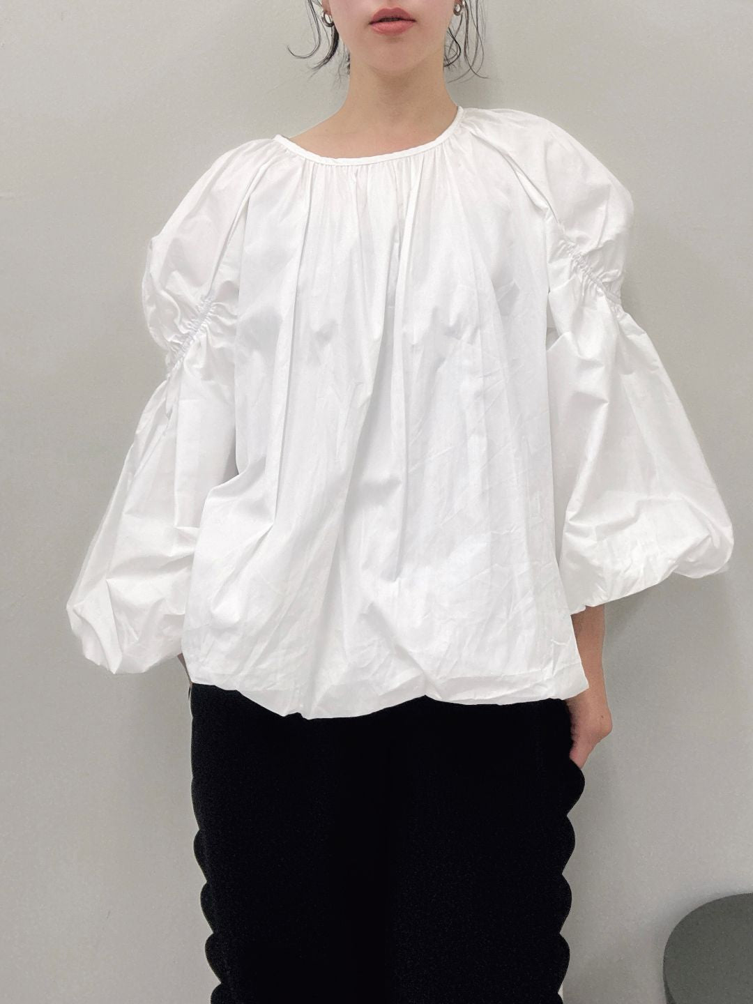 volume long sleeve blouse
