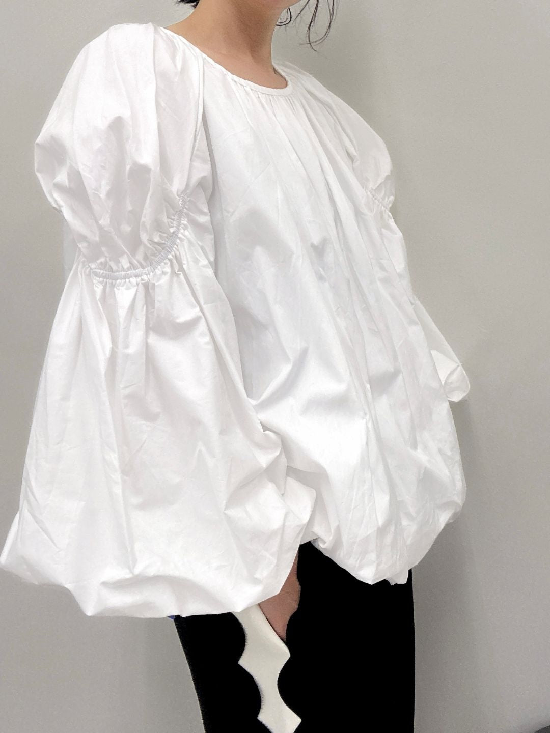 volume long sleeve blouse