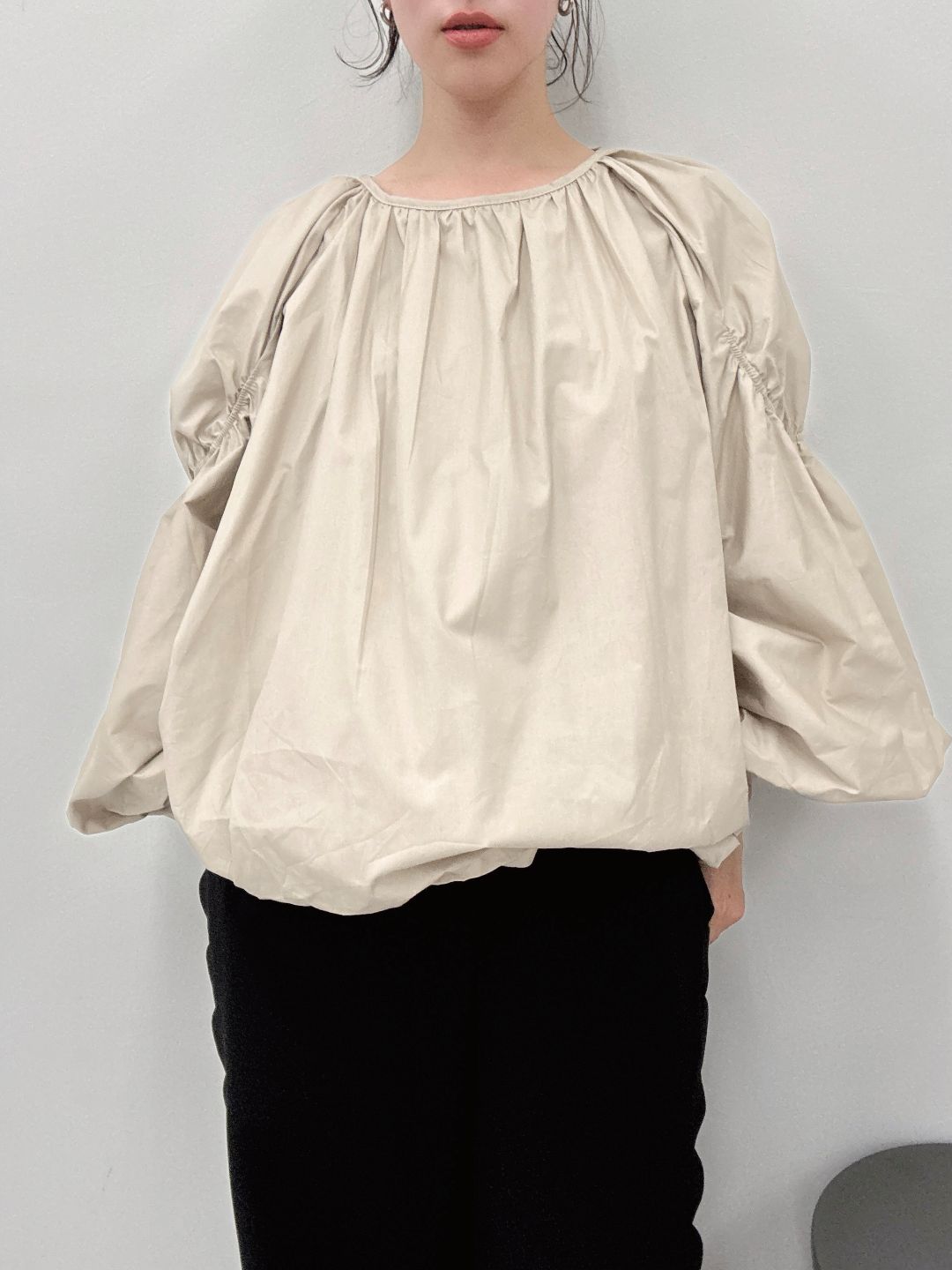 volume long sleeve blouse