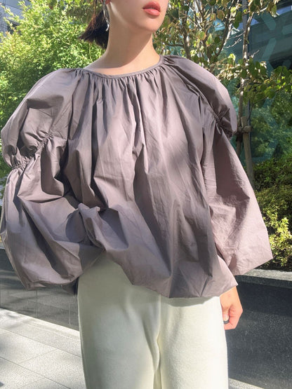 volume long sleeve blouse