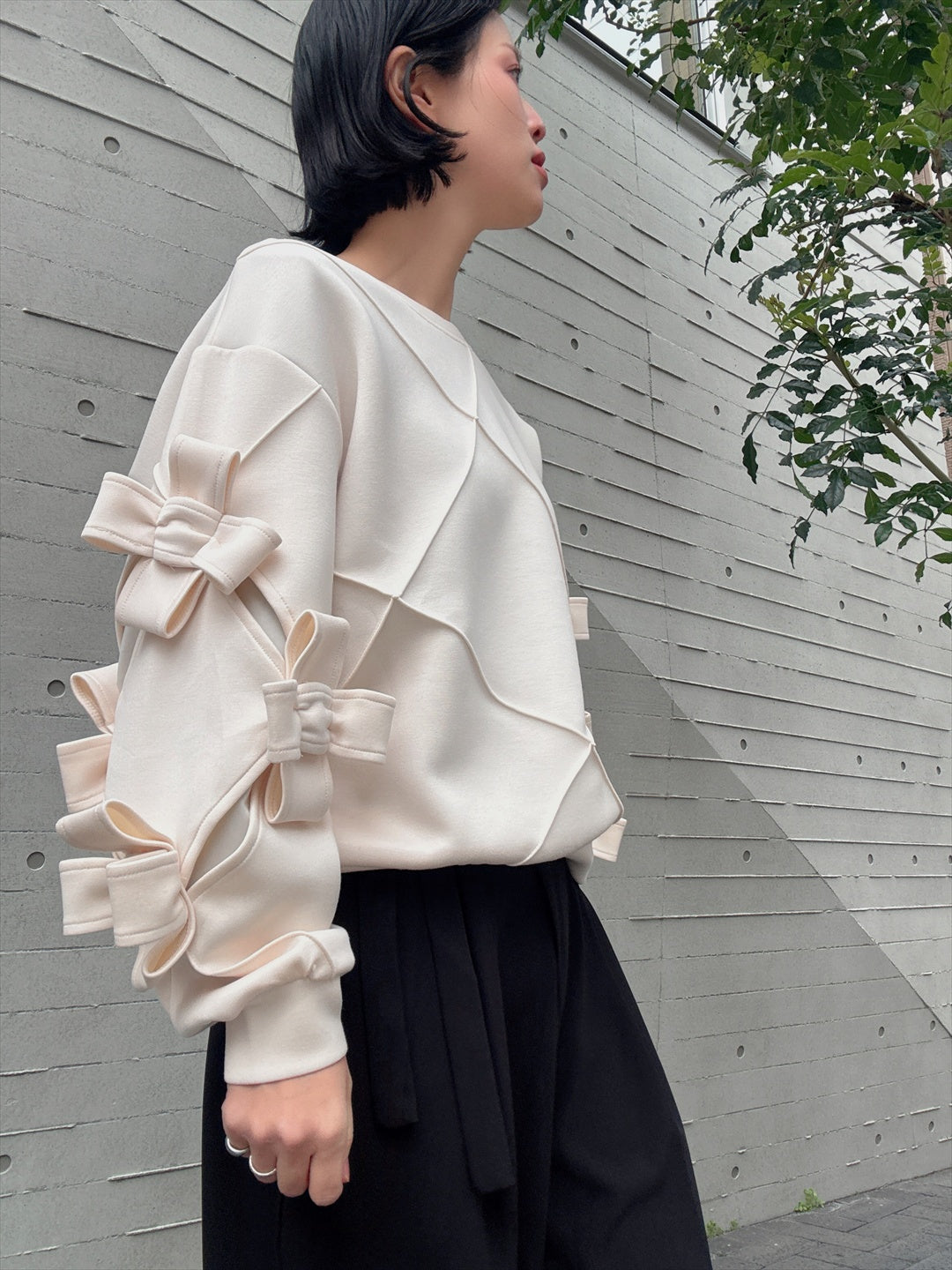 3D ribbon line art pullover