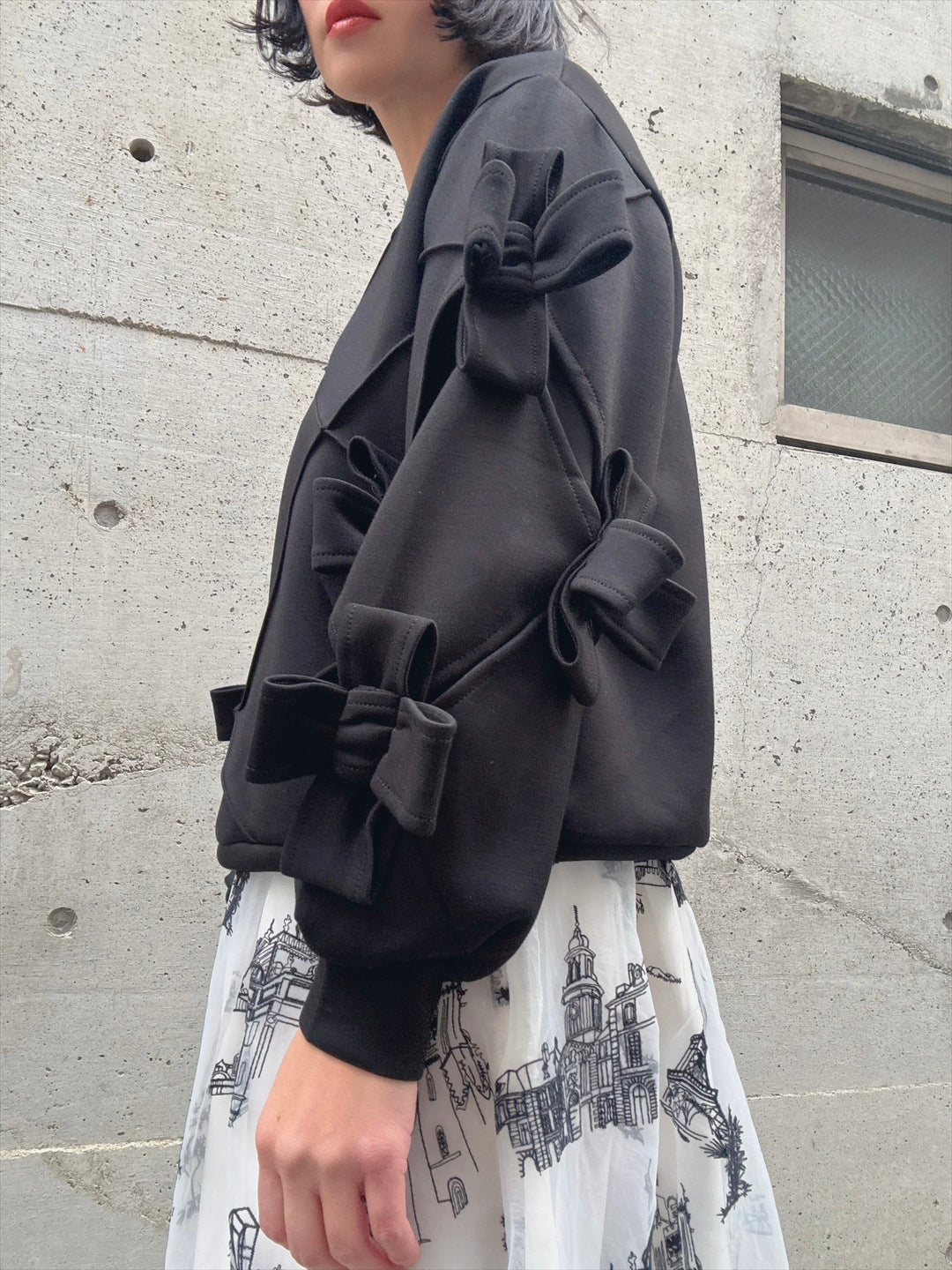 3D ribbon line art pullover