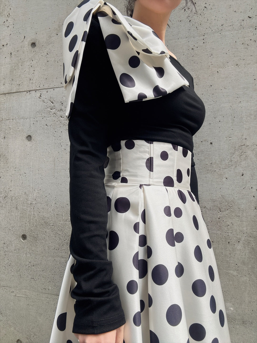 shoulder ribbon one-shoulder tops & polka dot pattern flare skirt setup