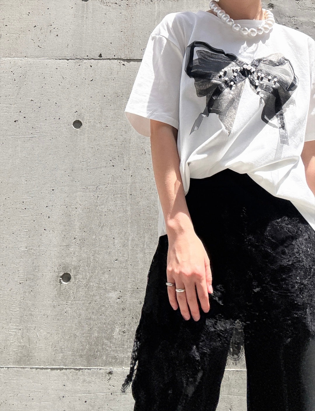 ribbon motif Tshirt