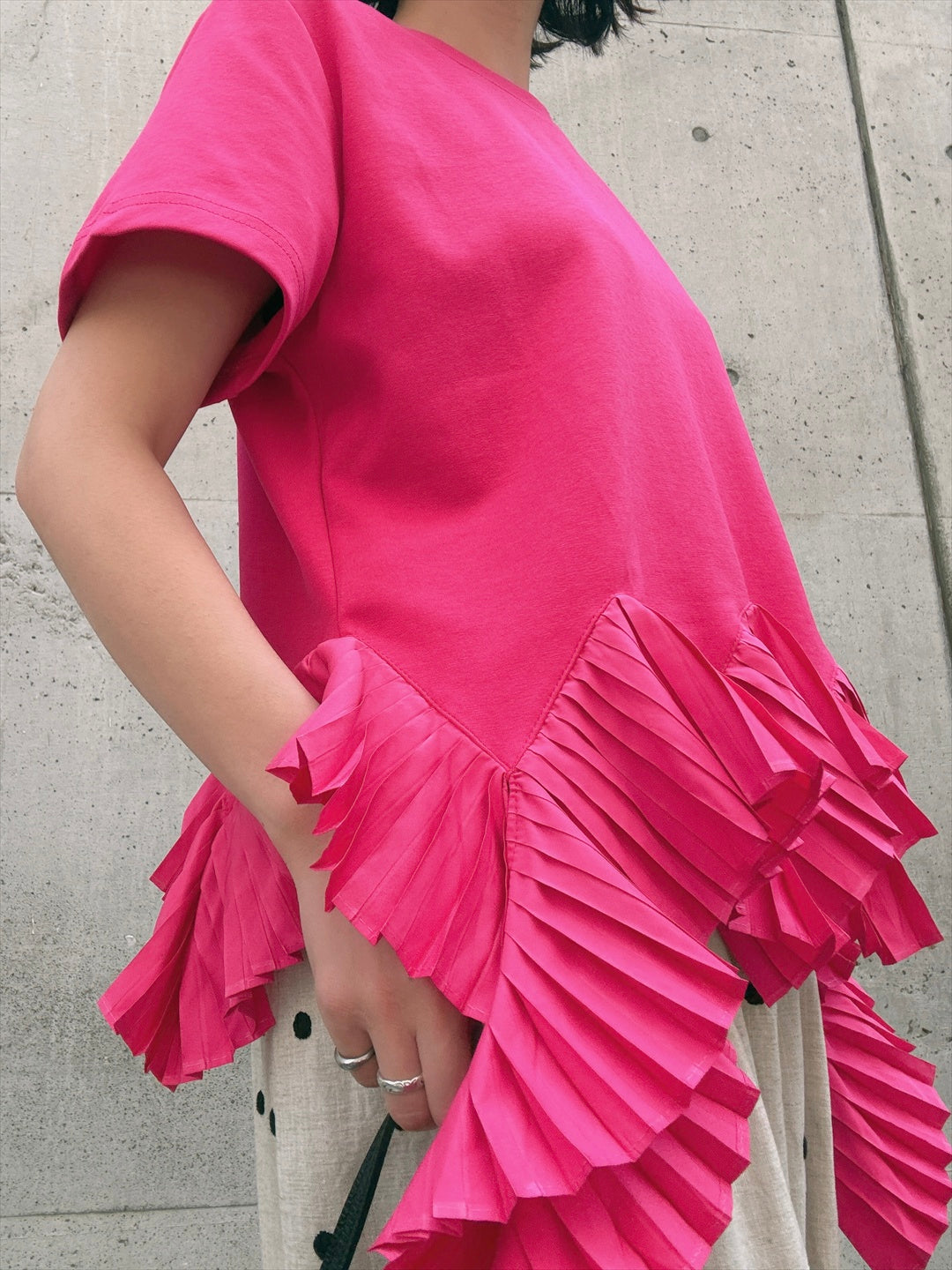 asymmetry frill cat and saw