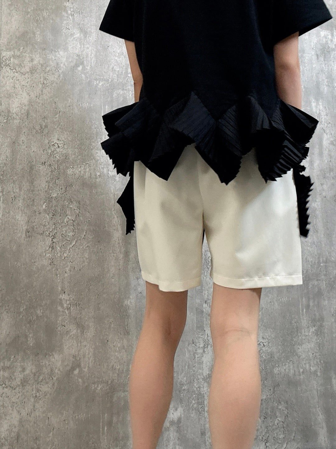 asymmetry frill cat and saw