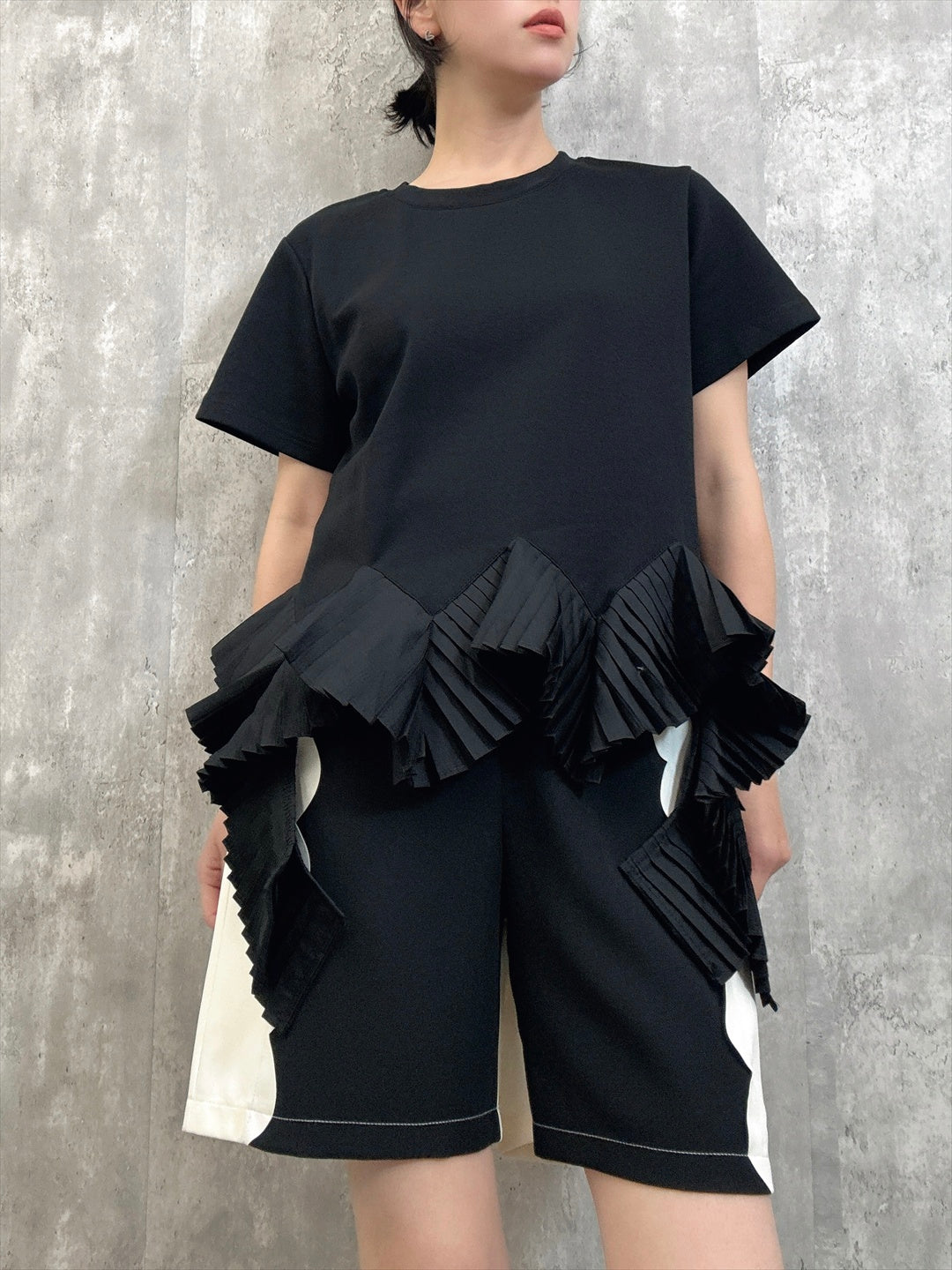 asymmetry frill cat and saw