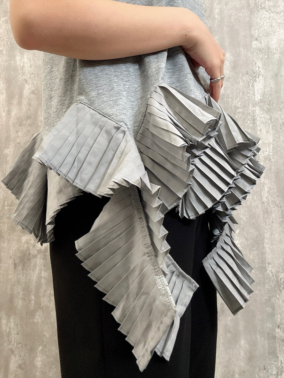 asymmetry frill cat and saw