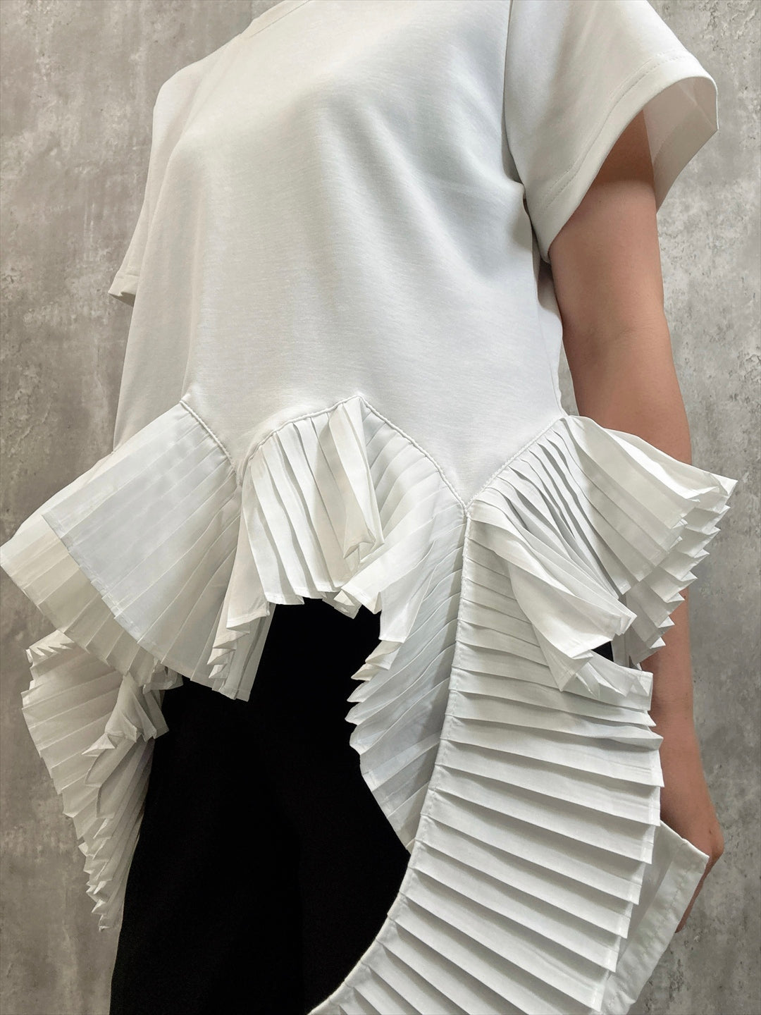 asymmetry frill cat and saw