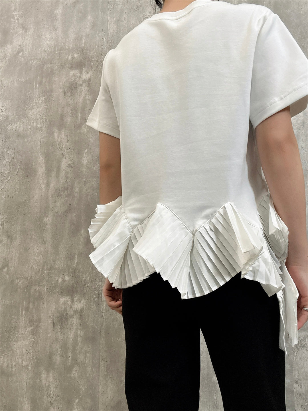 asymmetry frill cat and saw