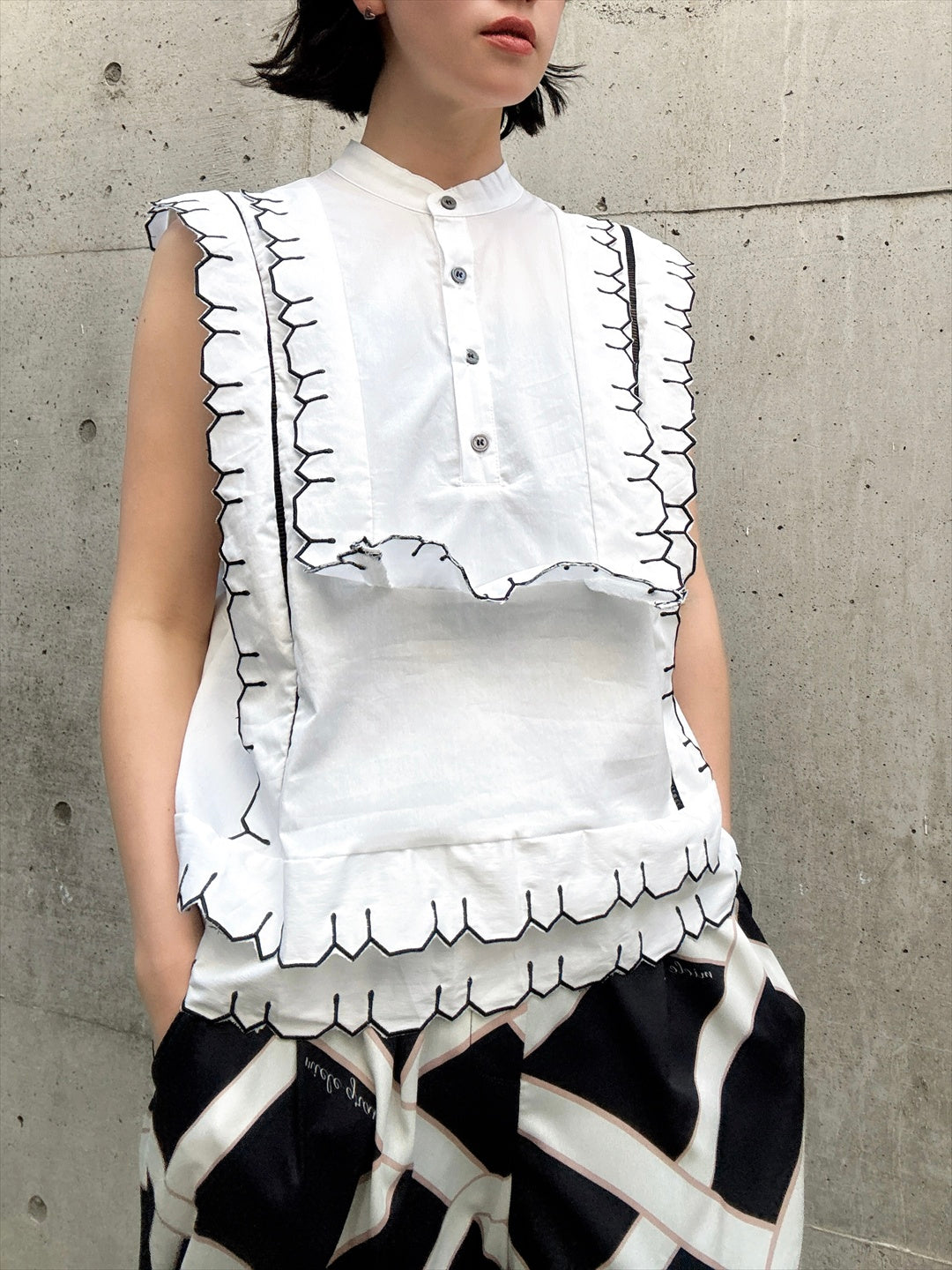 nosleeve　frilled yoke blouse