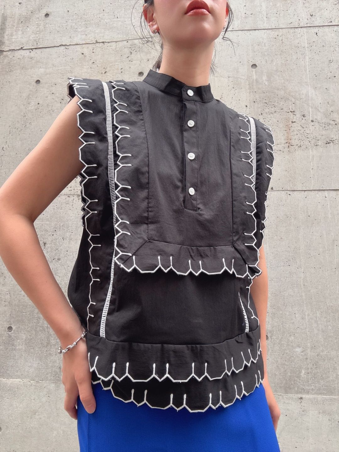 nosleeve　frilled yoke blouse