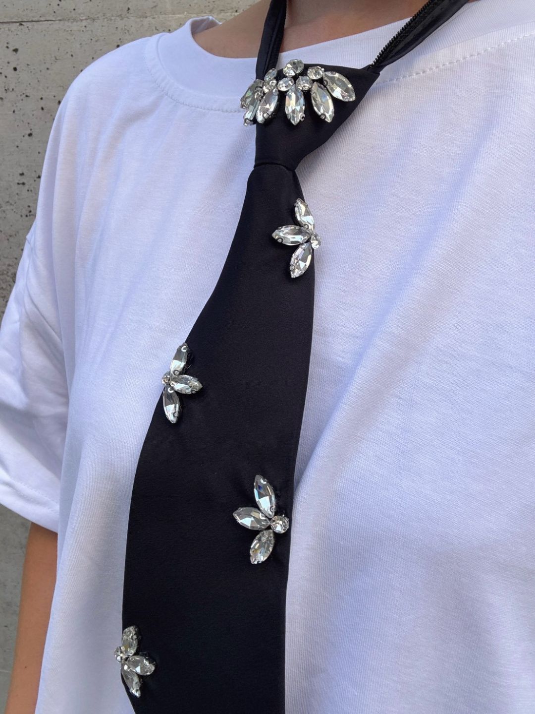 flower bijou necktie