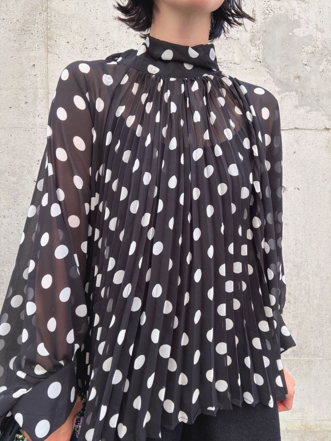 dot gather pleats blouse