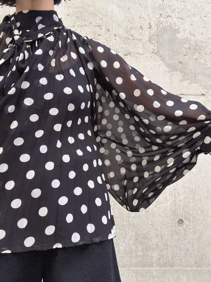 dot gather pleats blouse