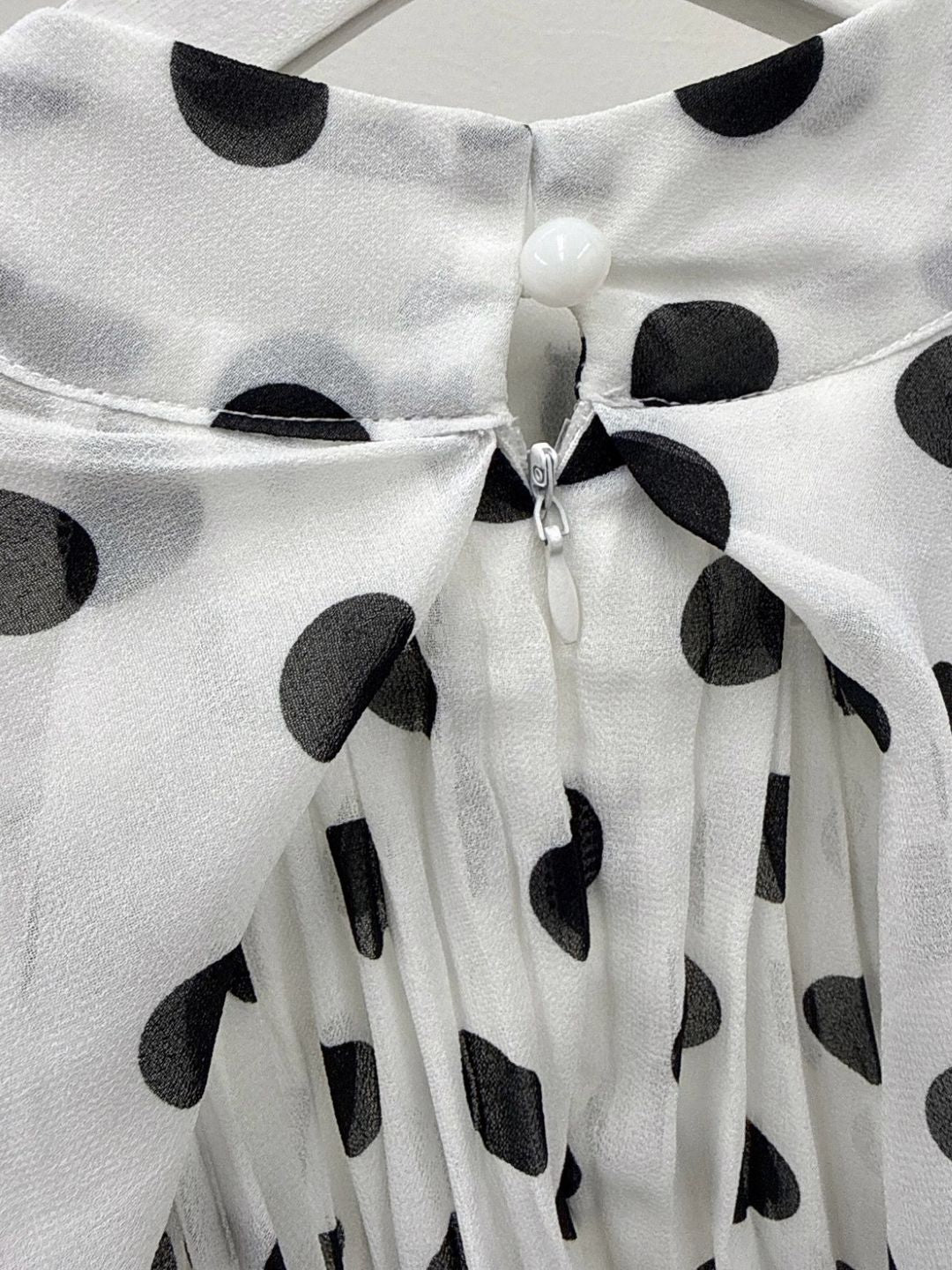 dot gather pleats blouse
