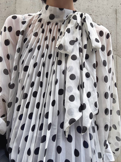 dot gather pleats blouse