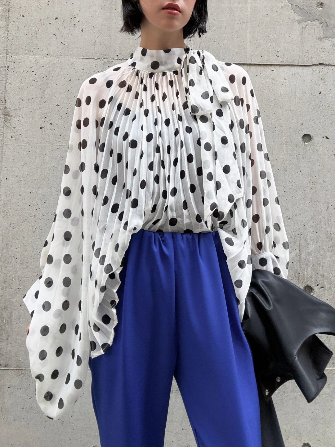 dot gather pleats blouse