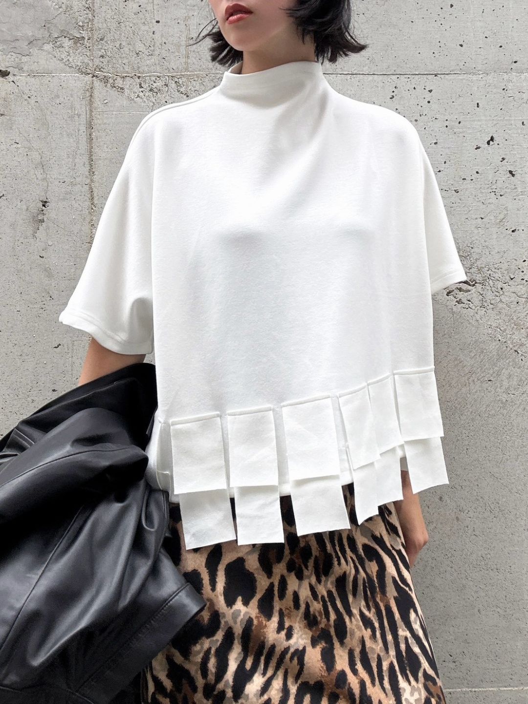 tab detail highneck Tshirt